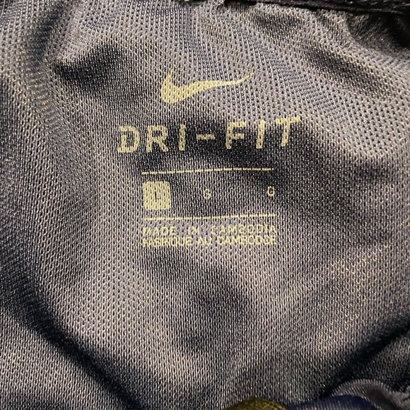 Mens Nike Running Shorts, Size Large. - Picture 3 of 4